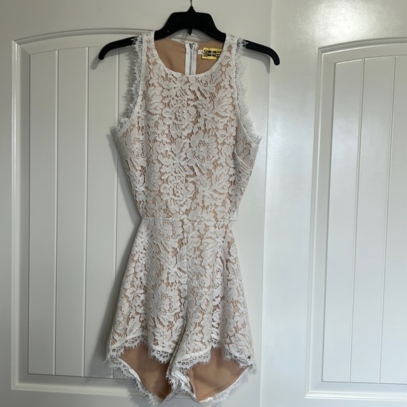 Endless Rose White Lace Romper Cut Out Lined Sorority Party Anthro Sz M - Picture 2 of 12
